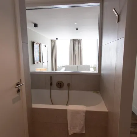 Petit-roannay Hotel 3*